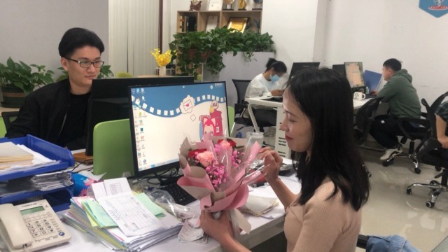 鲜花送佳人，蛋糕暖人心&nbsp;——成人抖音下载2022年庆祝“三八”妇女节活动